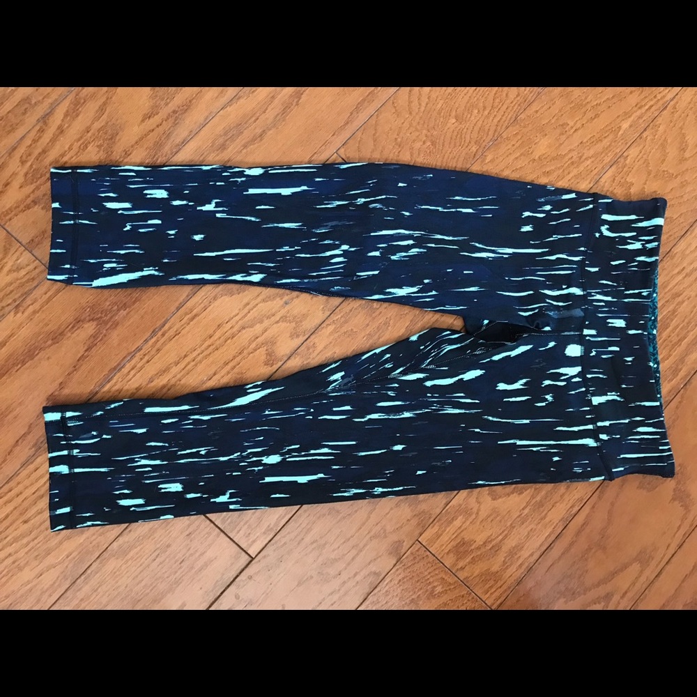 Black and mint green lululemon crops